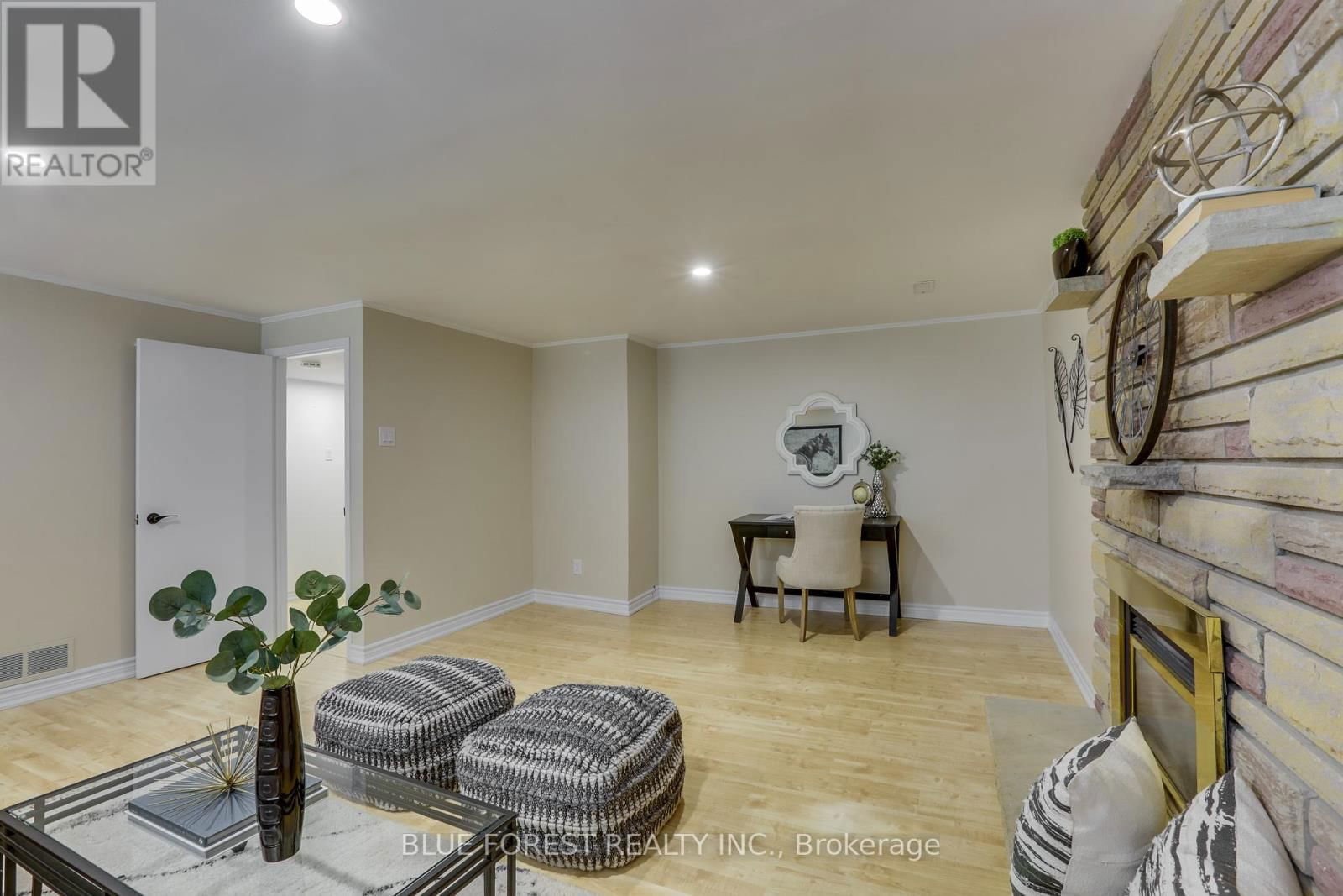 52 GLENDALE AVENUE Image 24