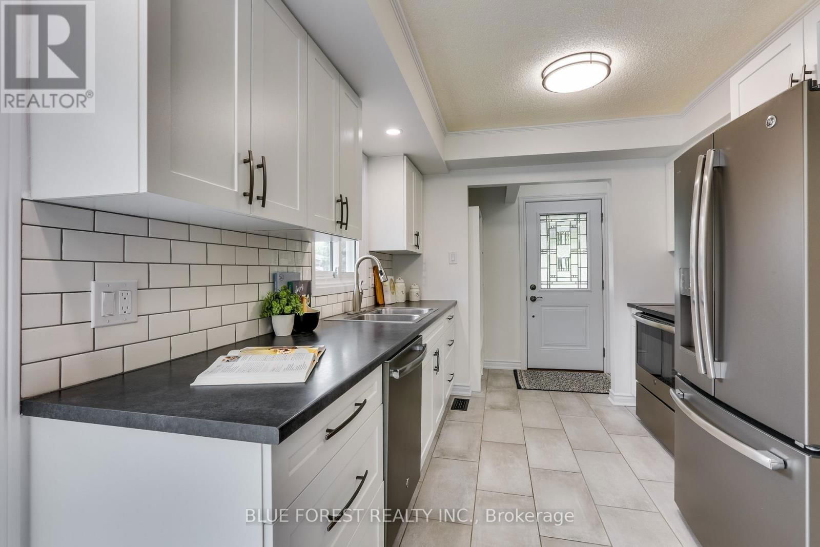 52 GLENDALE AVENUE Image 7