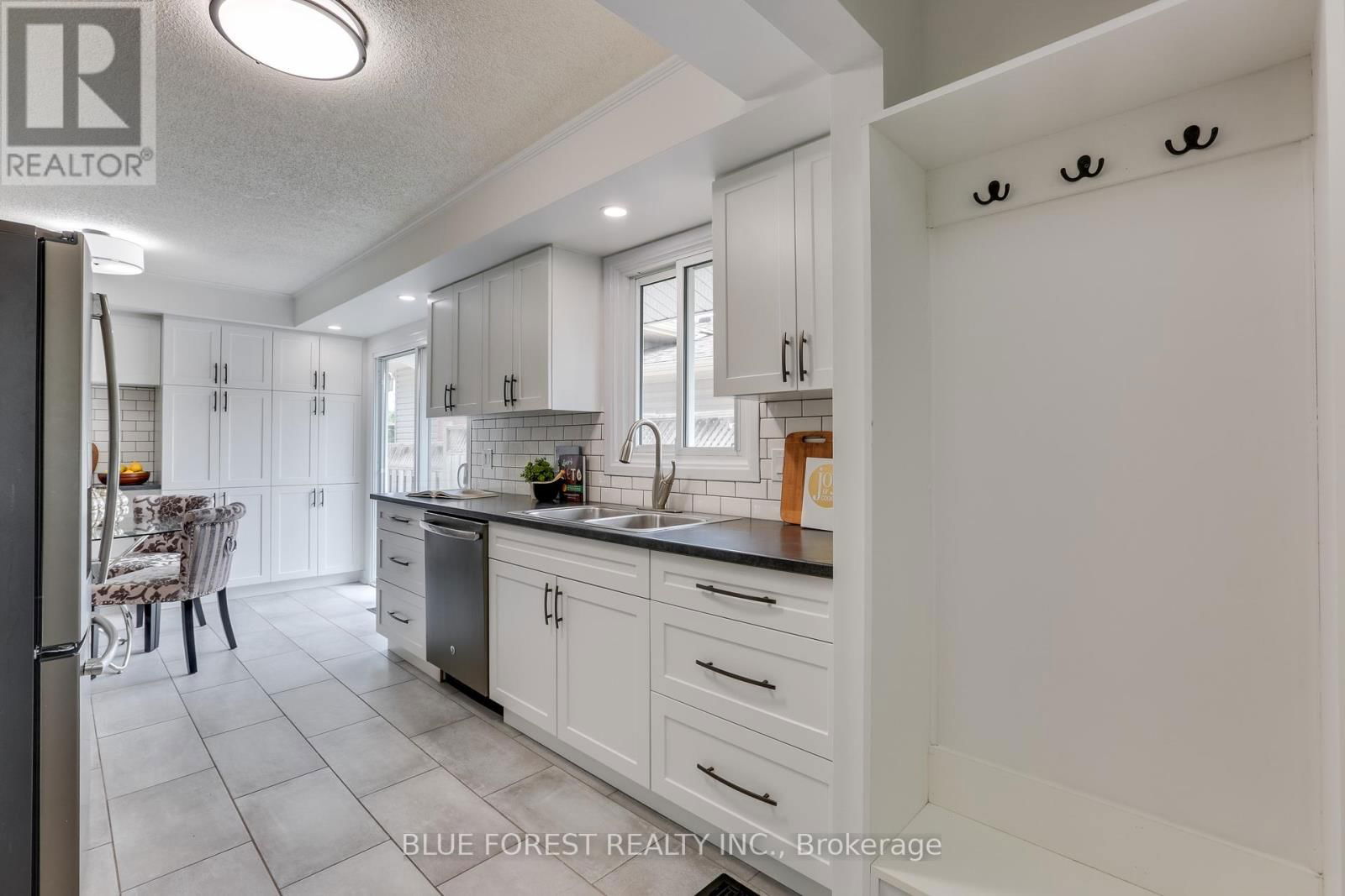 52 GLENDALE AVENUE Image 8