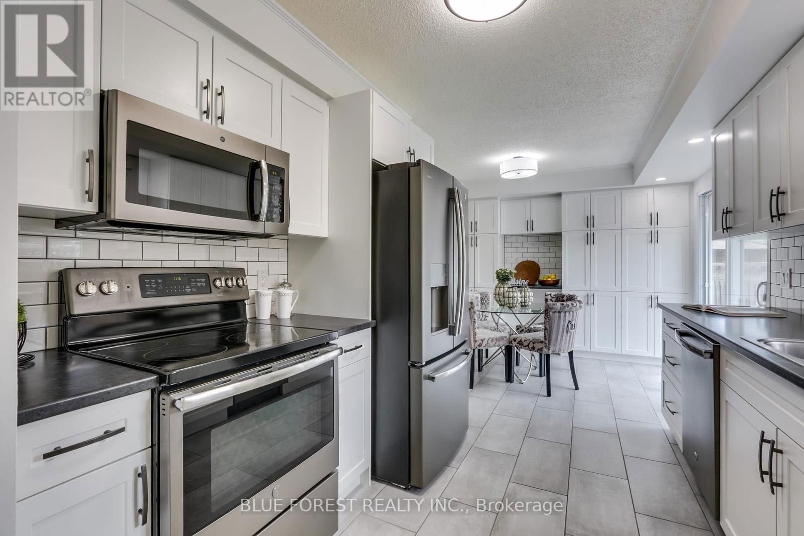 52 GLENDALE AVENUE Image 9