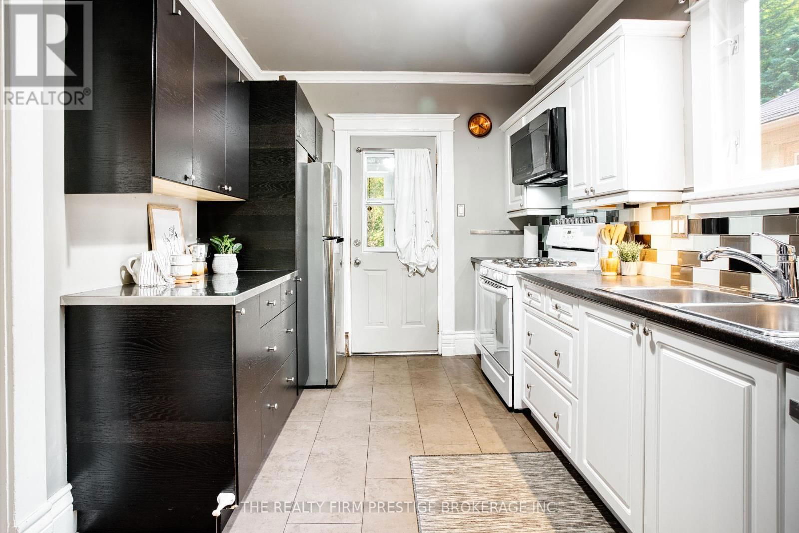 42 EVERGREEN AVENUE Image 10