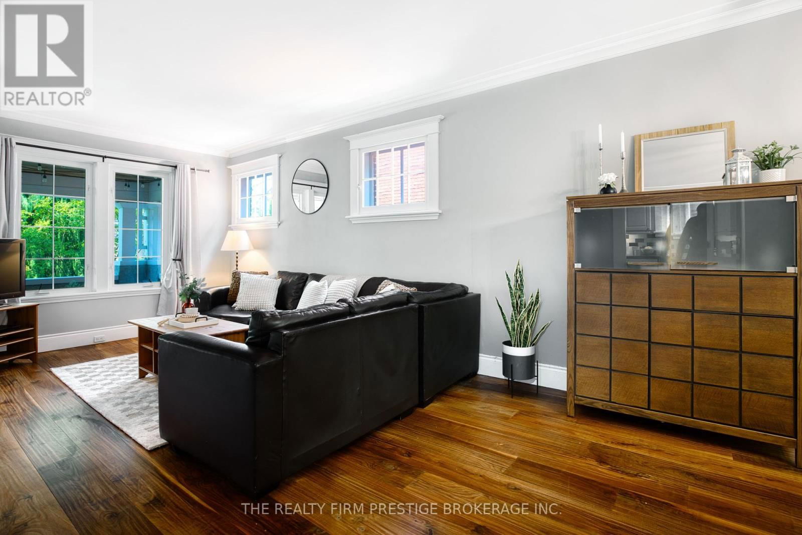 42 EVERGREEN AVENUE Image 12