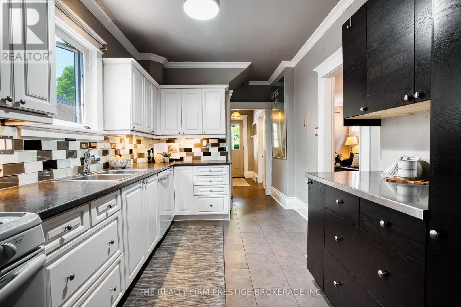42 EVERGREEN AVENUE Image 16