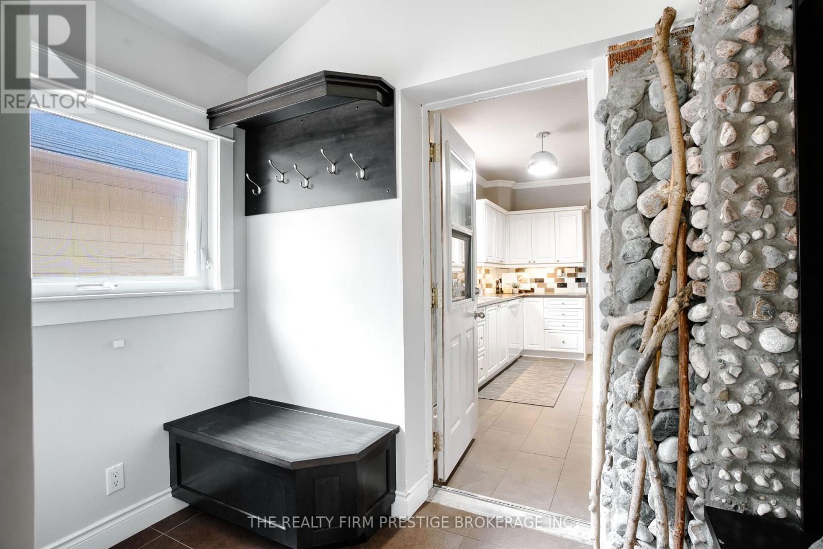 42 EVERGREEN AVENUE Image 18