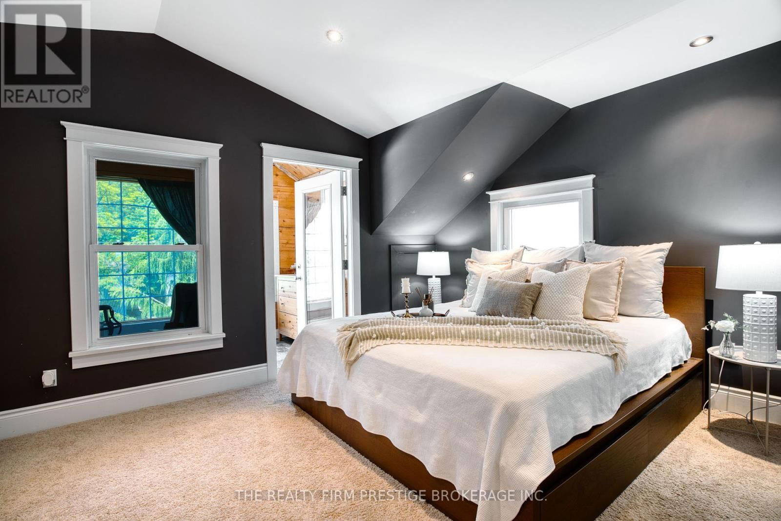 42 EVERGREEN AVENUE Image 21