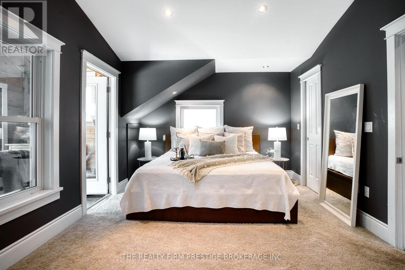 42 EVERGREEN AVENUE Image 22