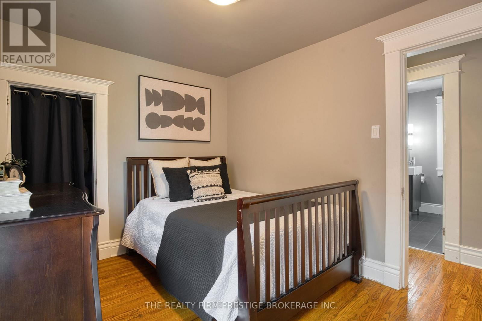 42 EVERGREEN AVENUE Image 28