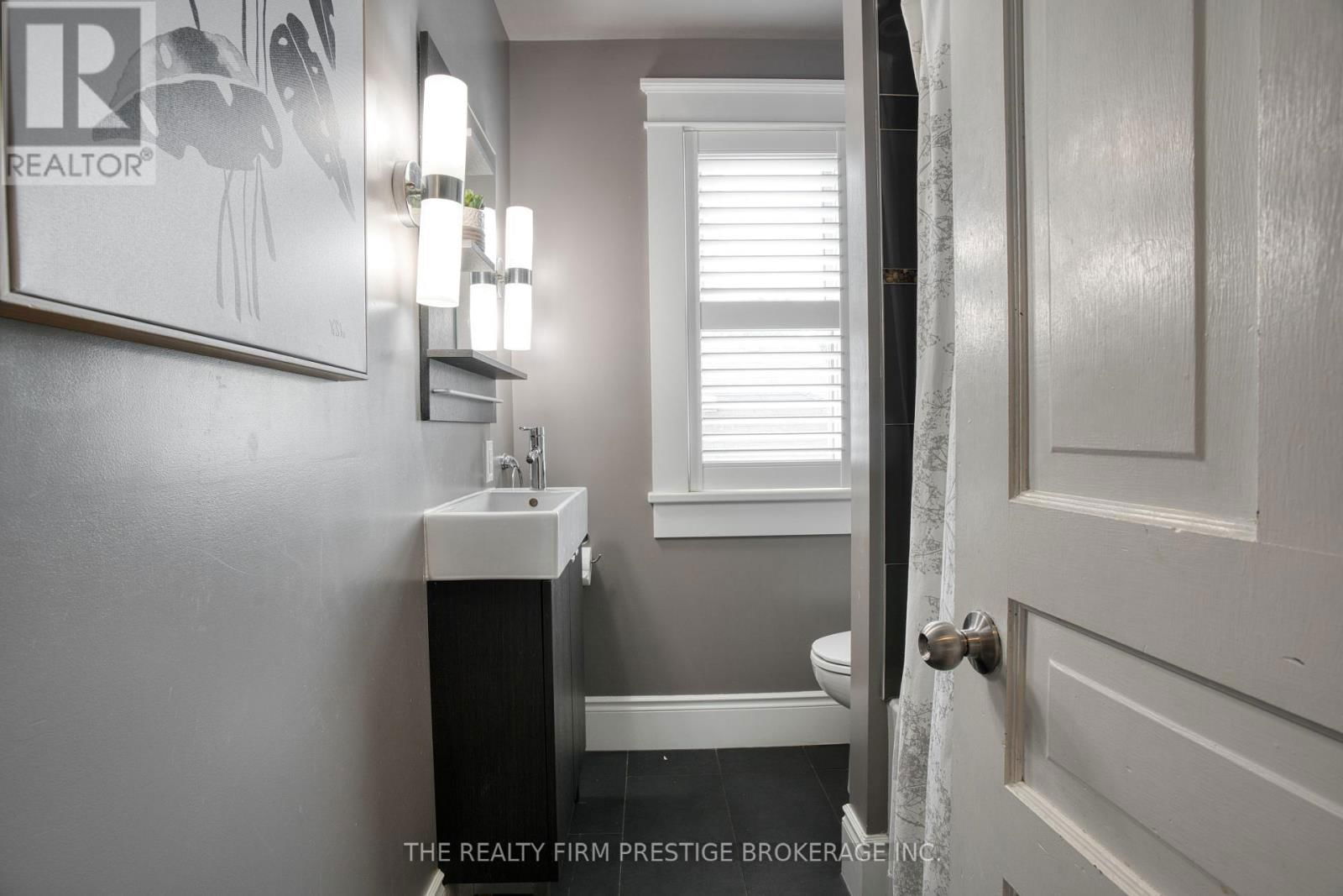 42 EVERGREEN AVENUE Image 29