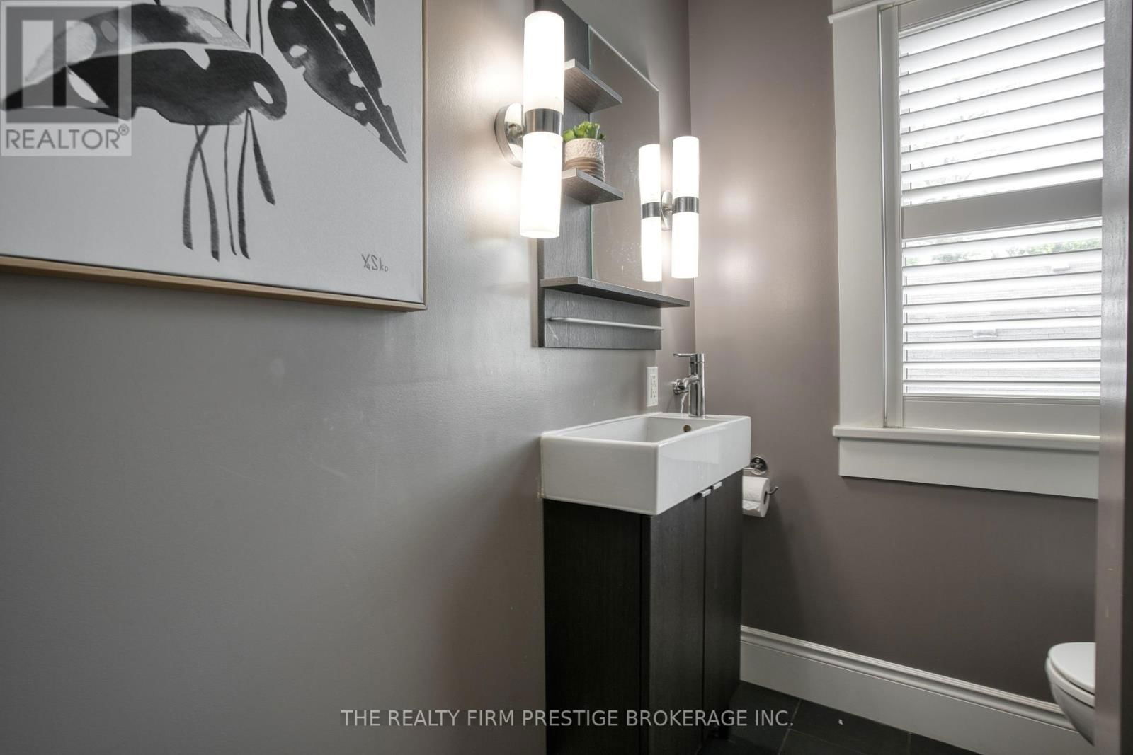 42 EVERGREEN AVENUE Image 30