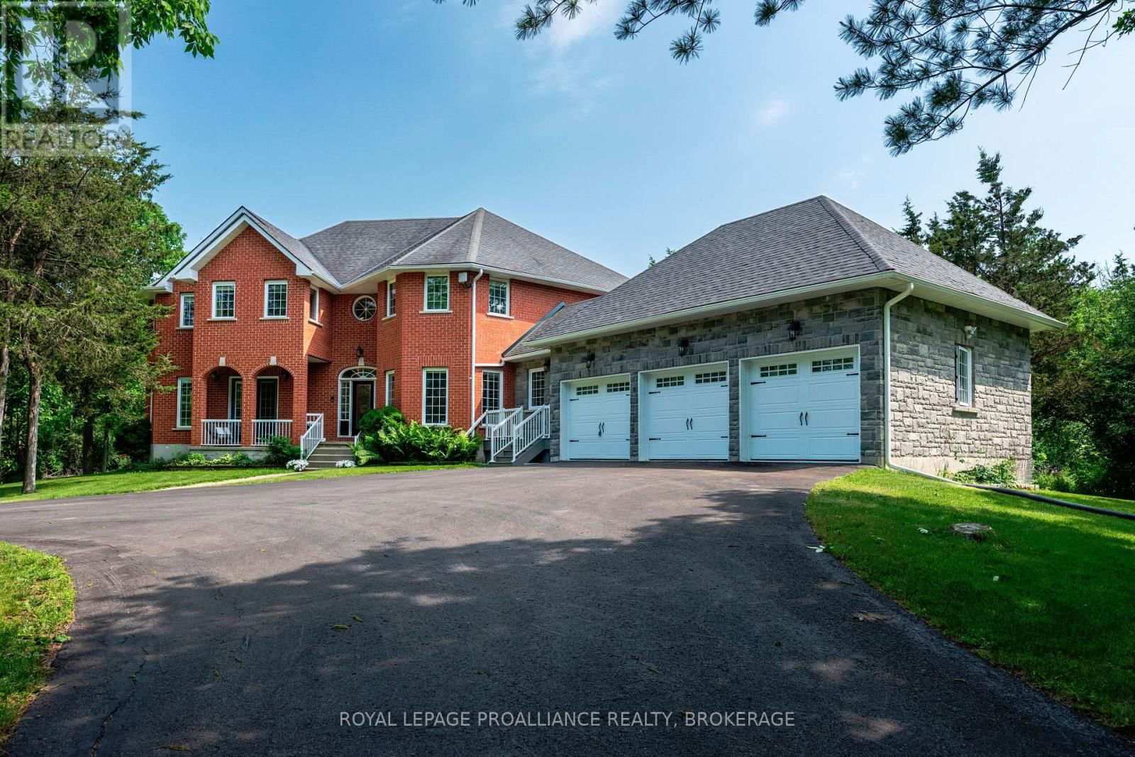 946 BRIDGE STREET WEST Image 1