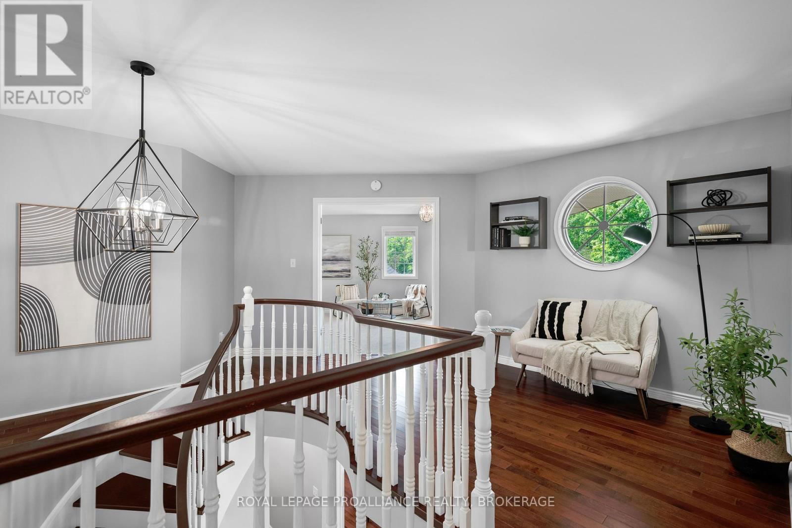 946 BRIDGE STREET WEST Image 27