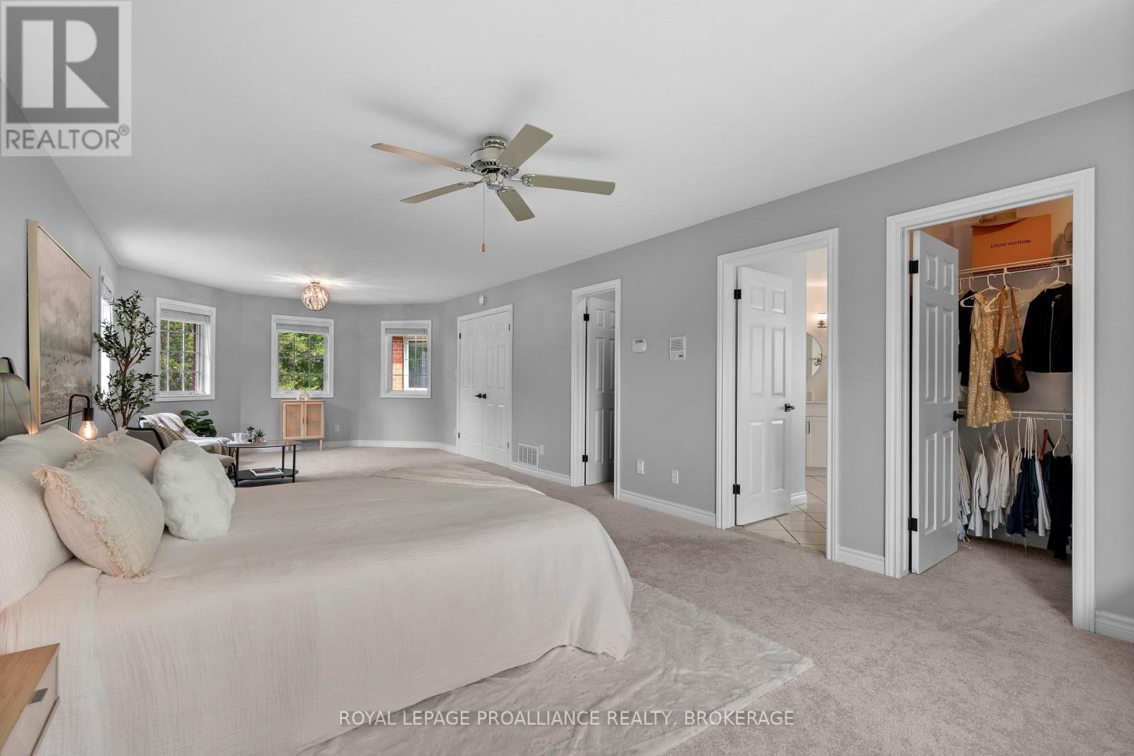 946 BRIDGE STREET WEST Image 30