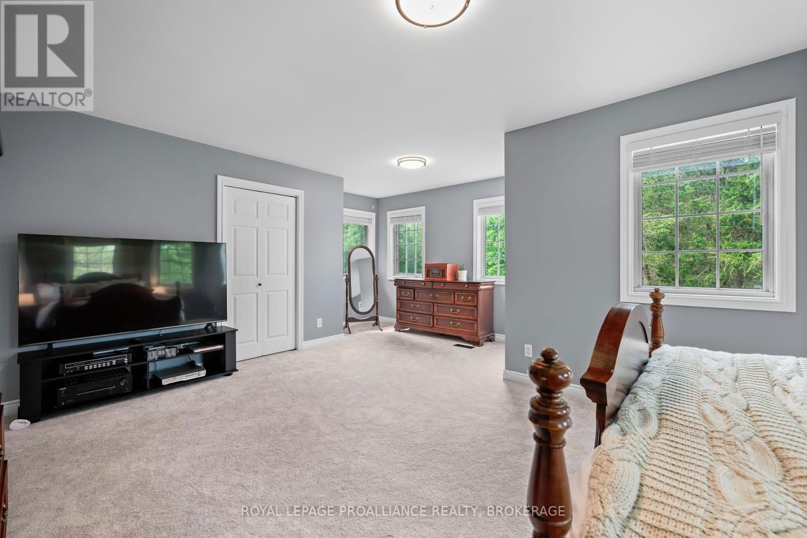 946 BRIDGE STREET WEST Image 37