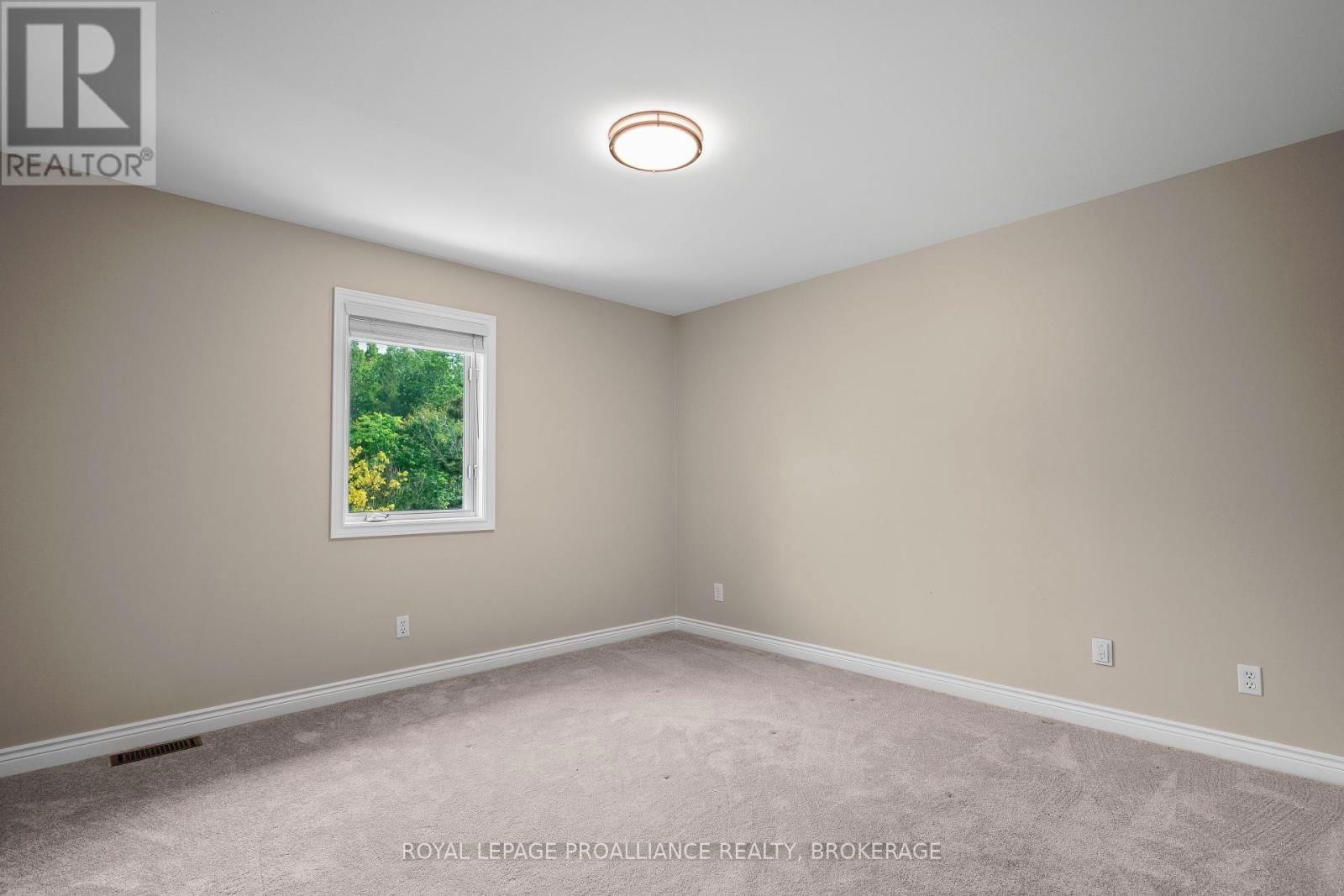 946 BRIDGE STREET WEST Image 38