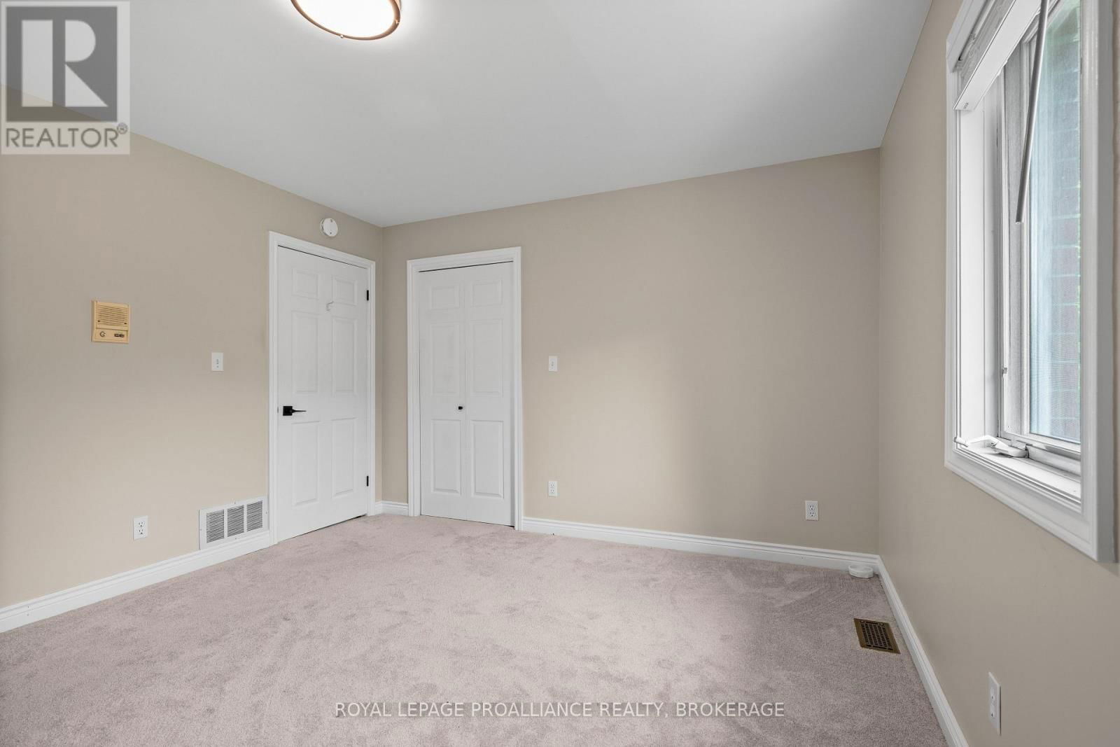 946 BRIDGE STREET WEST Image 39