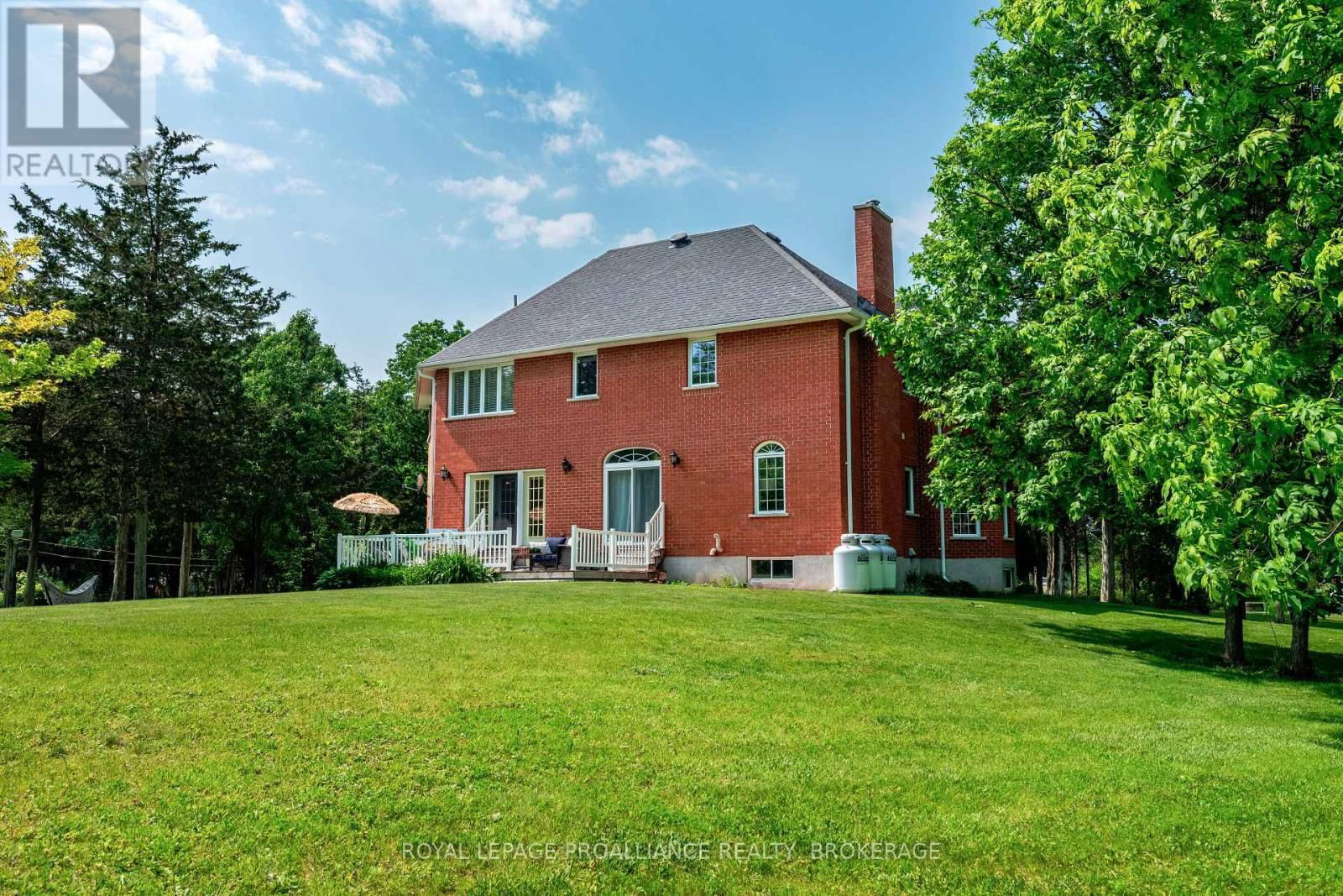 946 BRIDGE STREET WEST Image 44