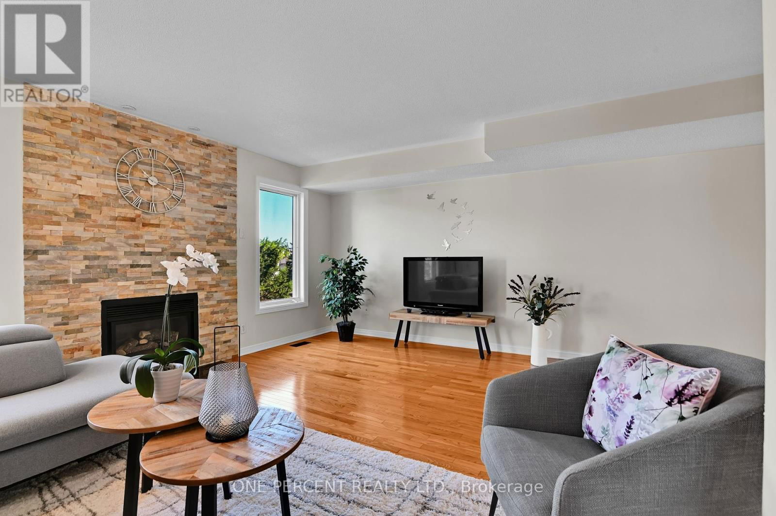 2572 ALANIS PRIVATE Image 14