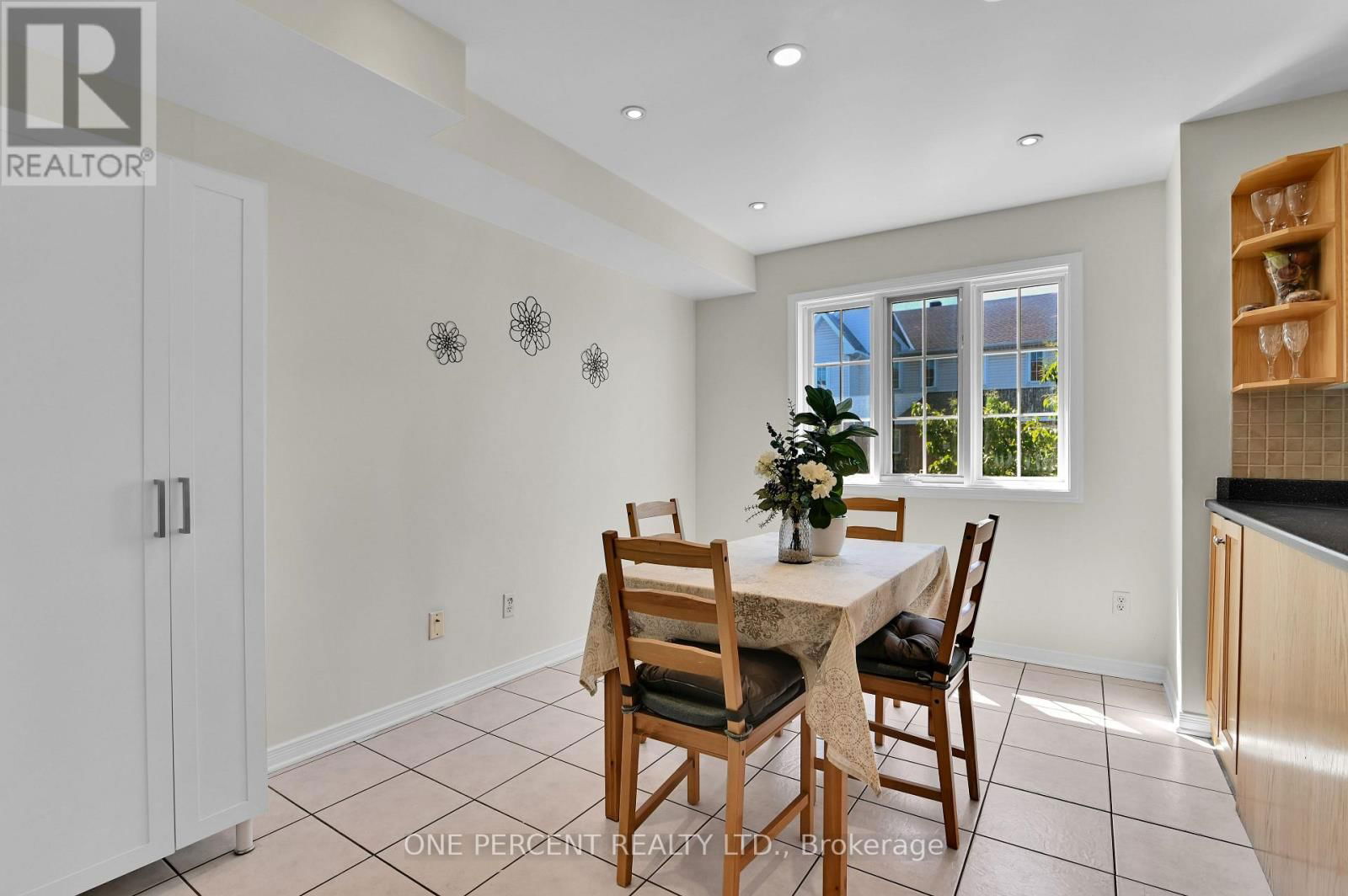 2572 ALANIS PRIVATE Image 15