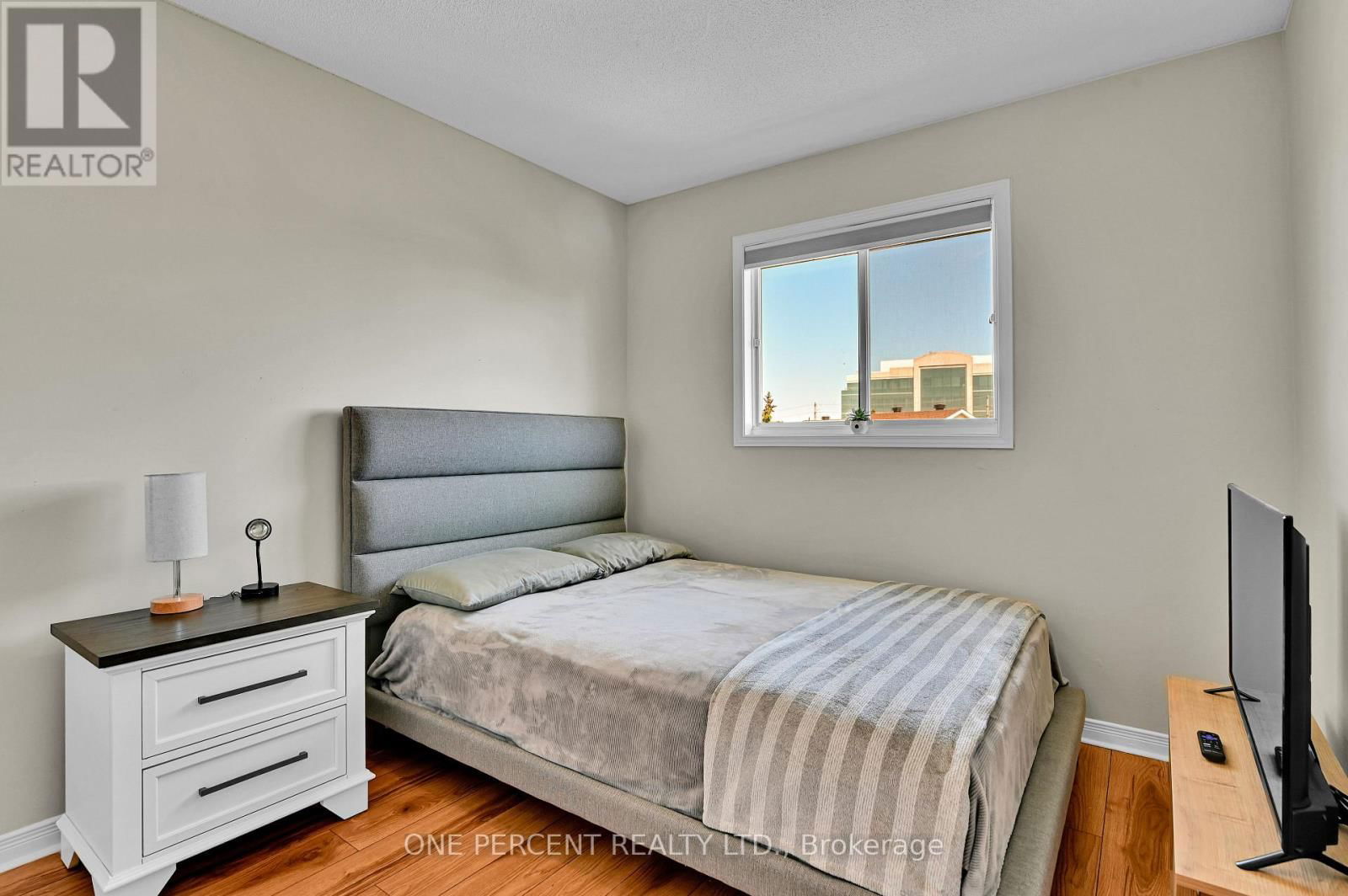 2572 ALANIS PRIVATE Image 22