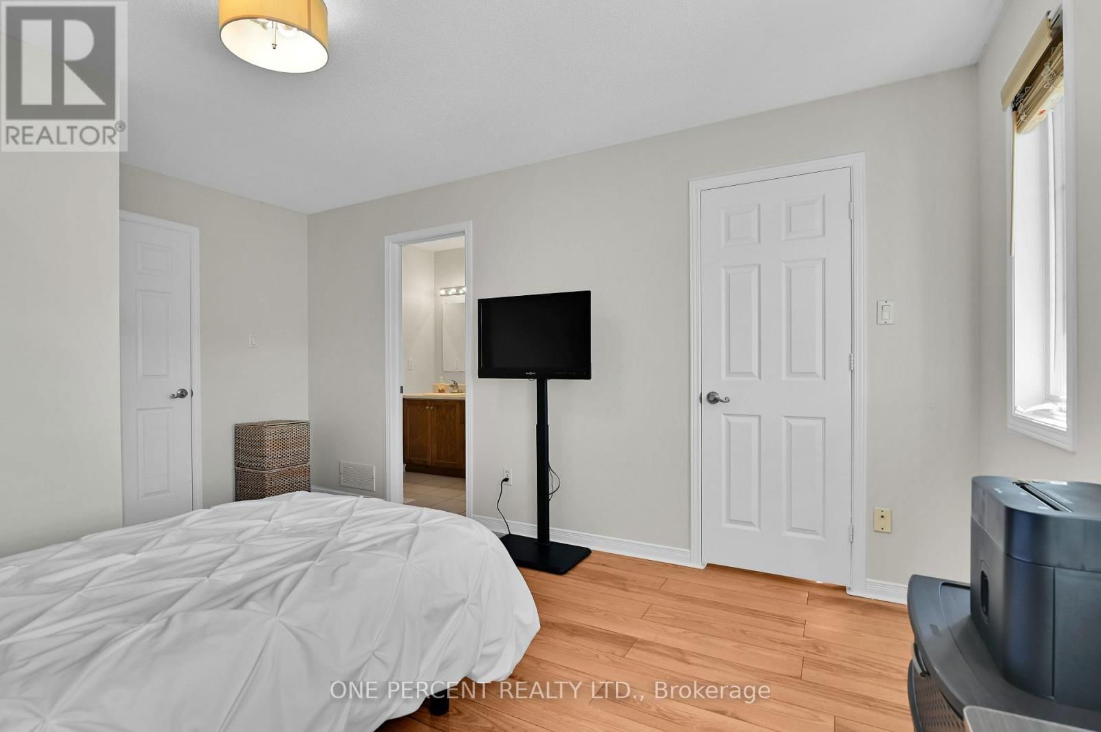 2572 ALANIS PRIVATE Image 28