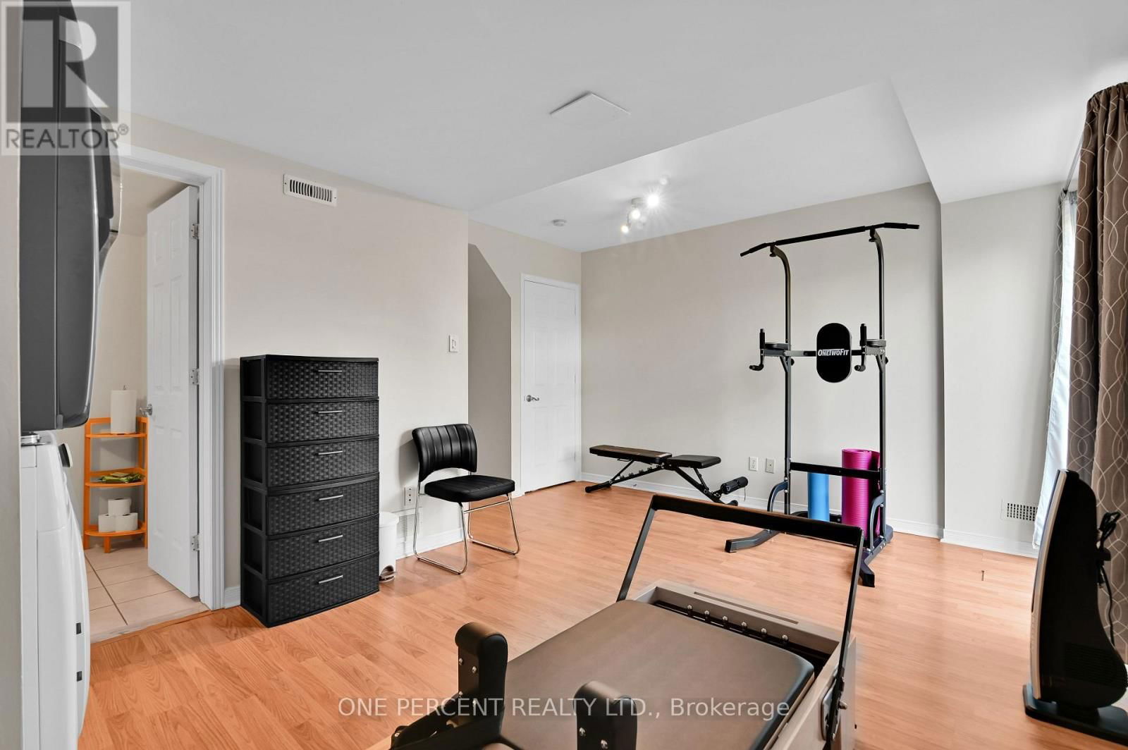 2572 ALANIS PRIVATE Image 8