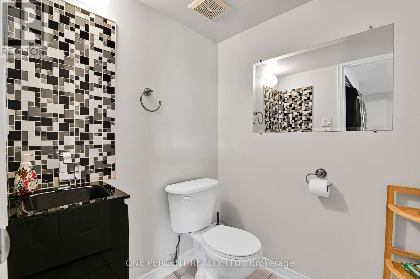 2572 ALANIS PRIVATE Image 9