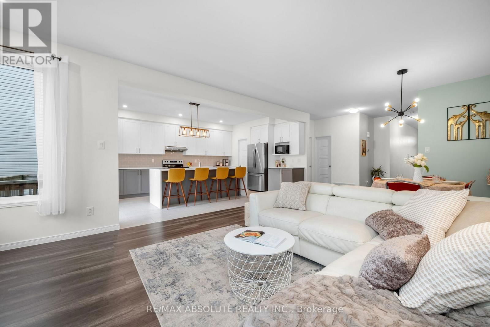 302 HALIBURTON HEIGHTS Image 16