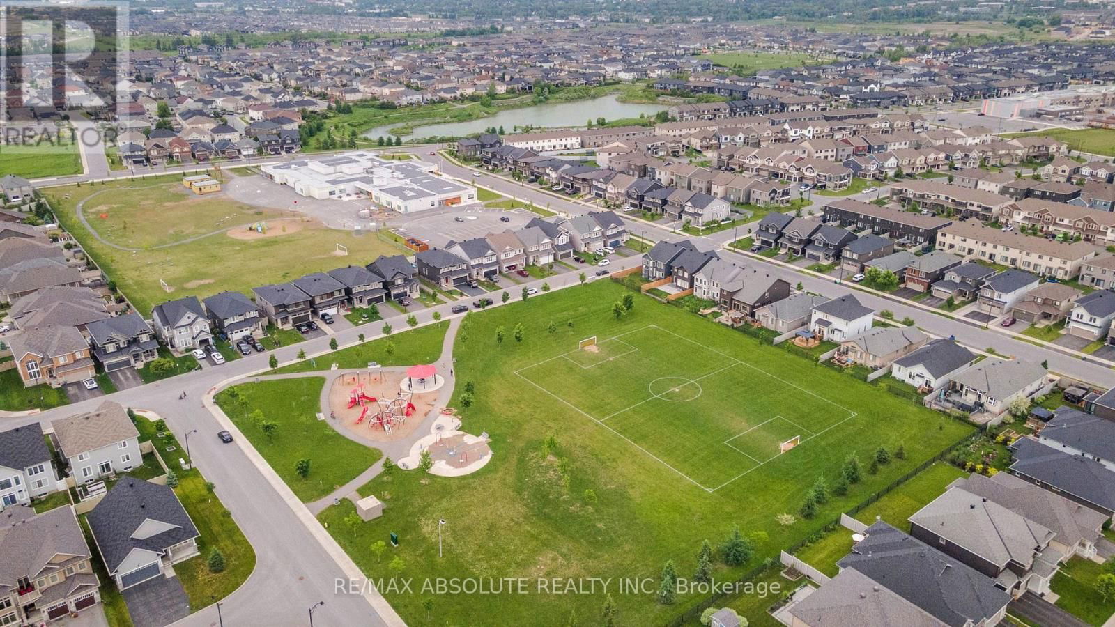 302 HALIBURTON HEIGHTS Image 2