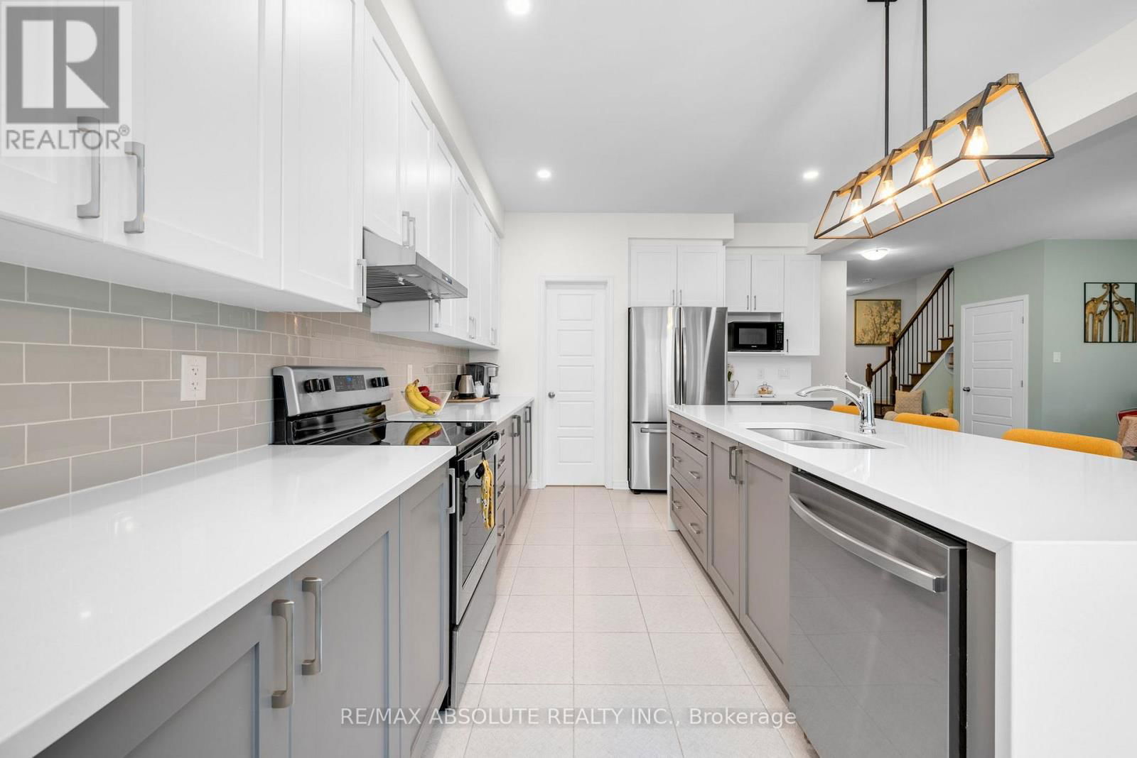 302 HALIBURTON HEIGHTS Image 25