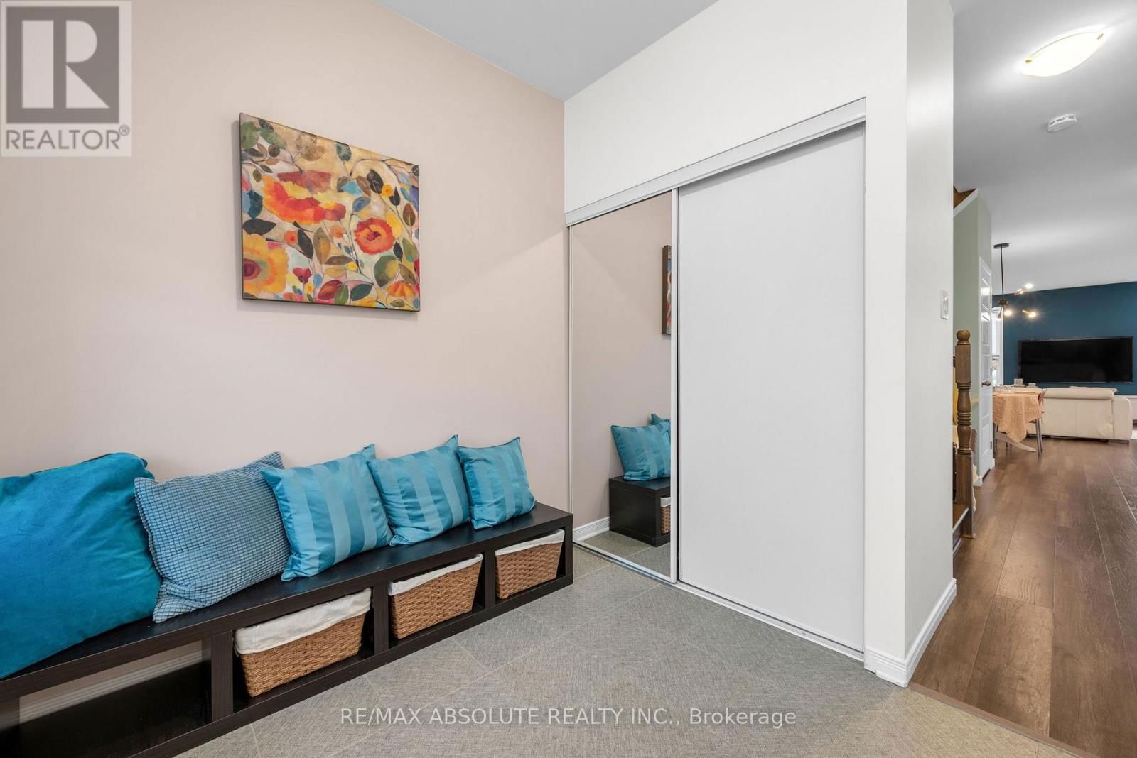 302 HALIBURTON HEIGHTS Image 3