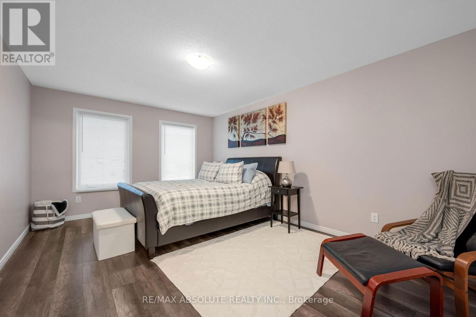 302 HALIBURTON HEIGHTS Image 34