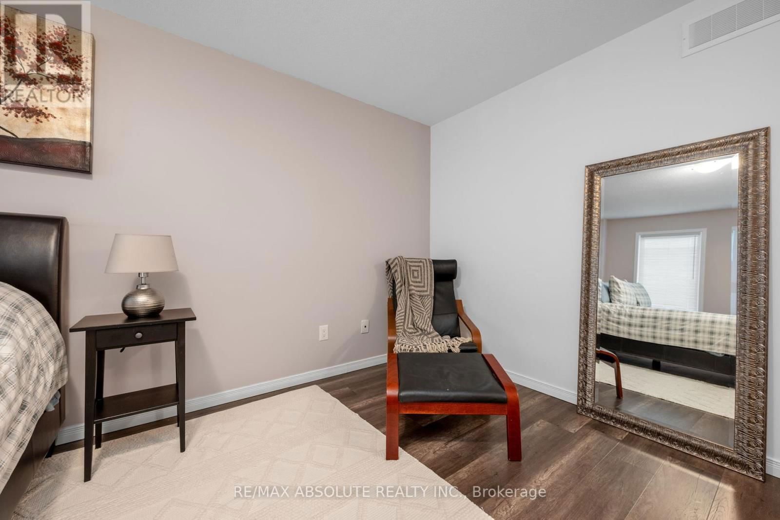 302 HALIBURTON HEIGHTS Image 36
