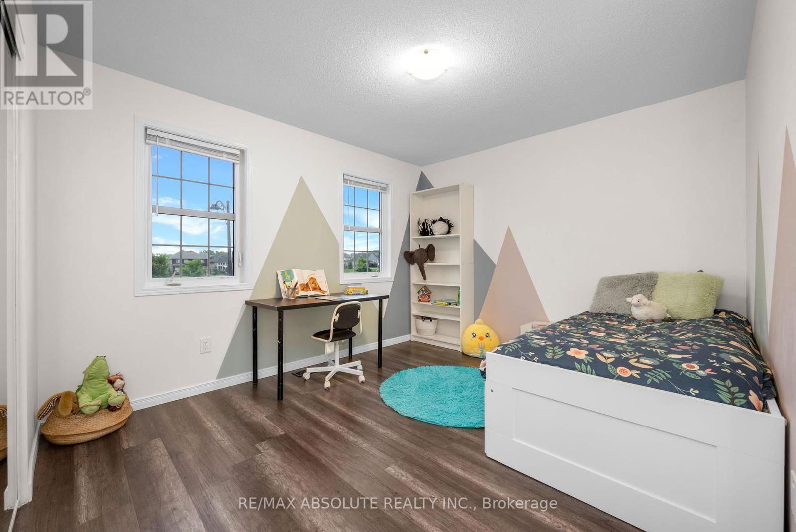 302 HALIBURTON HEIGHTS Image 40