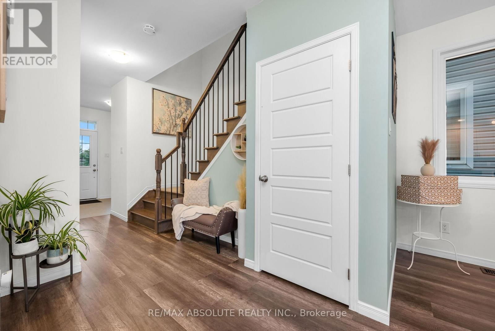 302 HALIBURTON HEIGHTS Image 5