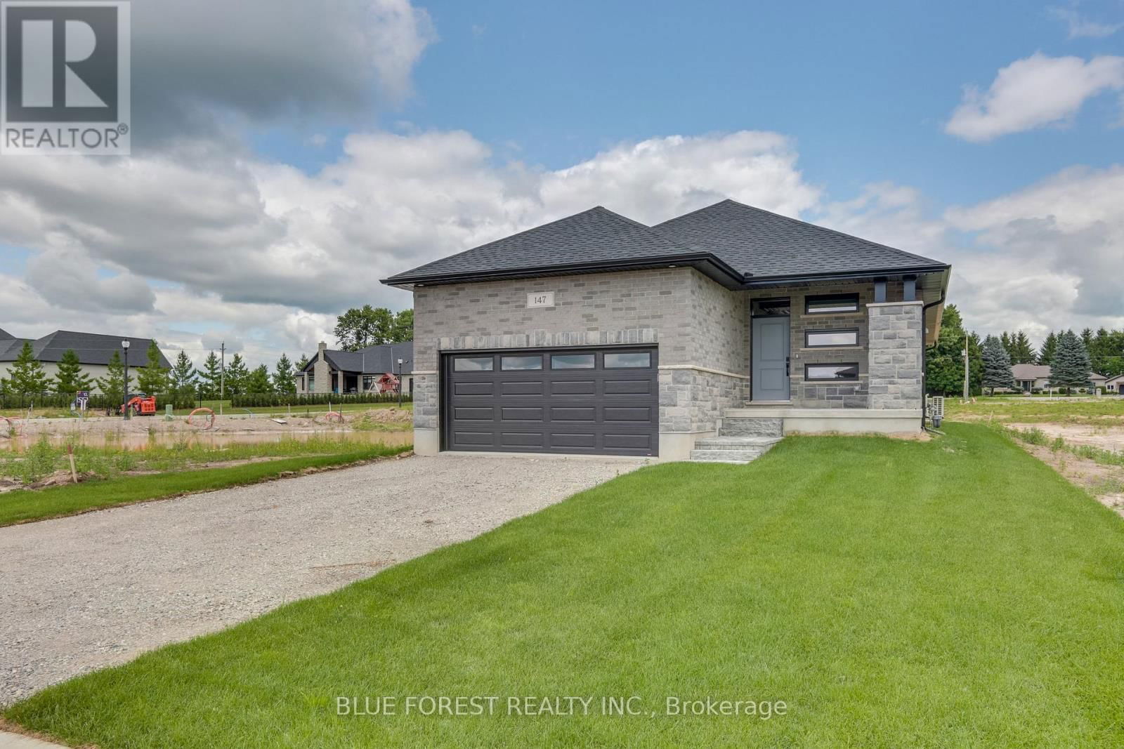 147 SHIRLEY STREET Image 37
