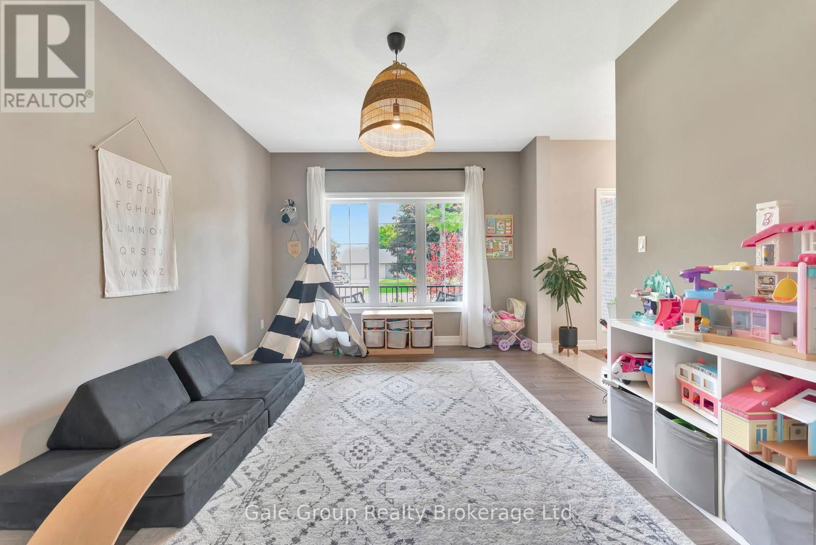35 HENRY STREET Image 16