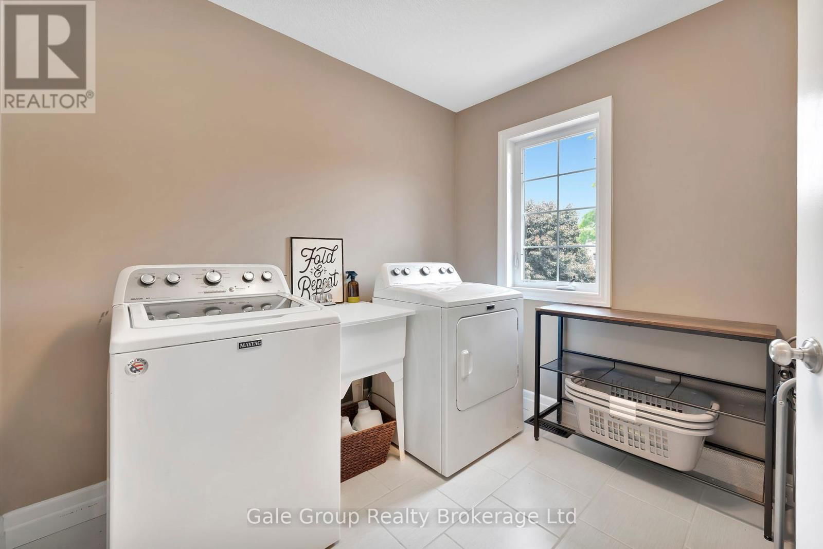 35 HENRY STREET Image 31
