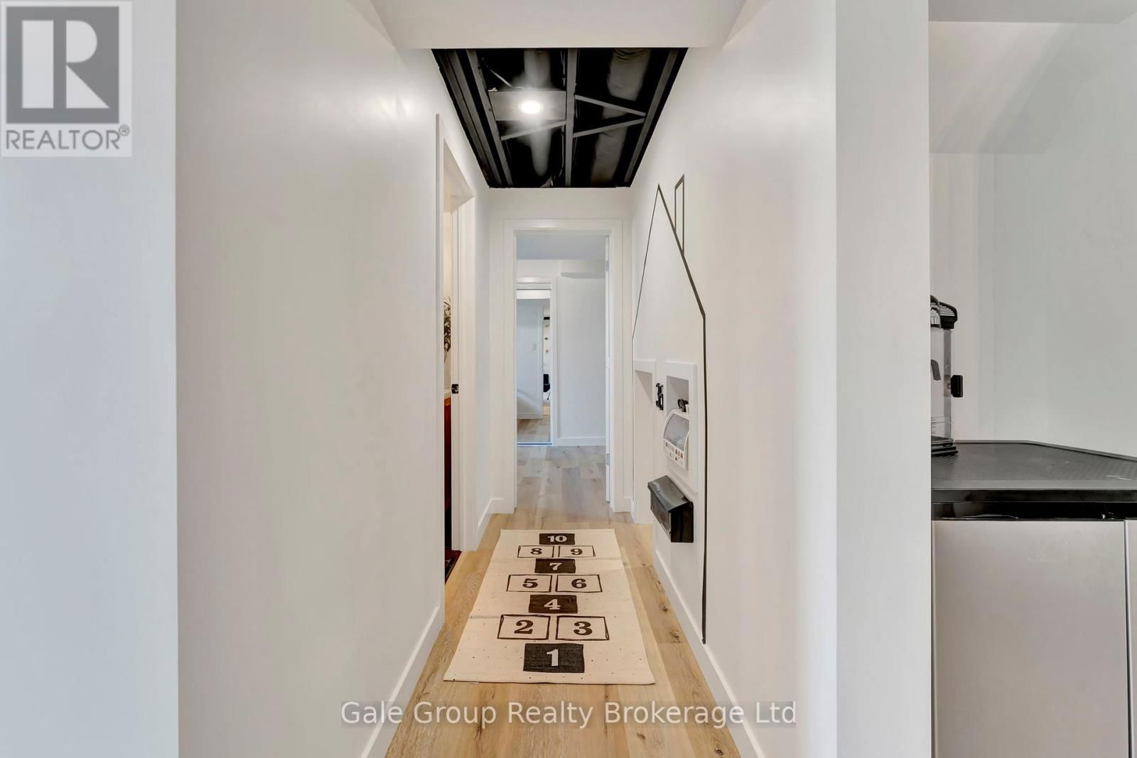 35 HENRY STREET Image 32