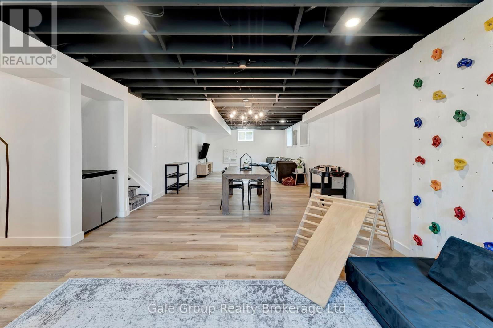 35 HENRY STREET Image 33