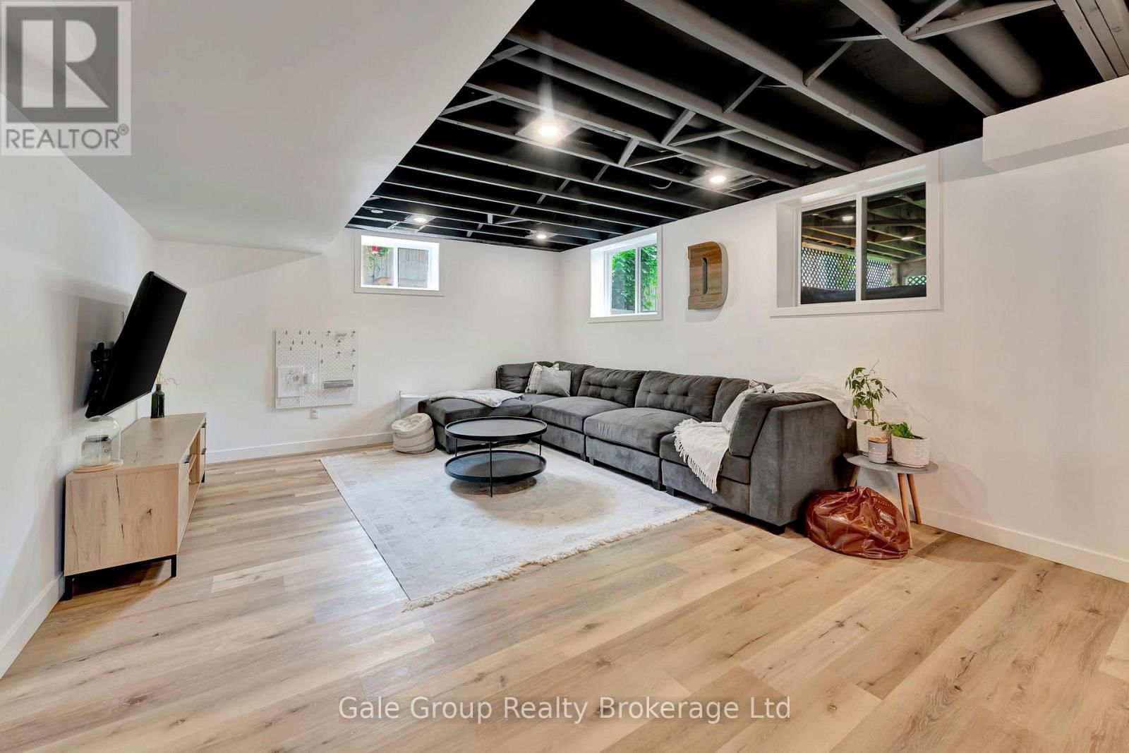 35 HENRY STREET Image 34