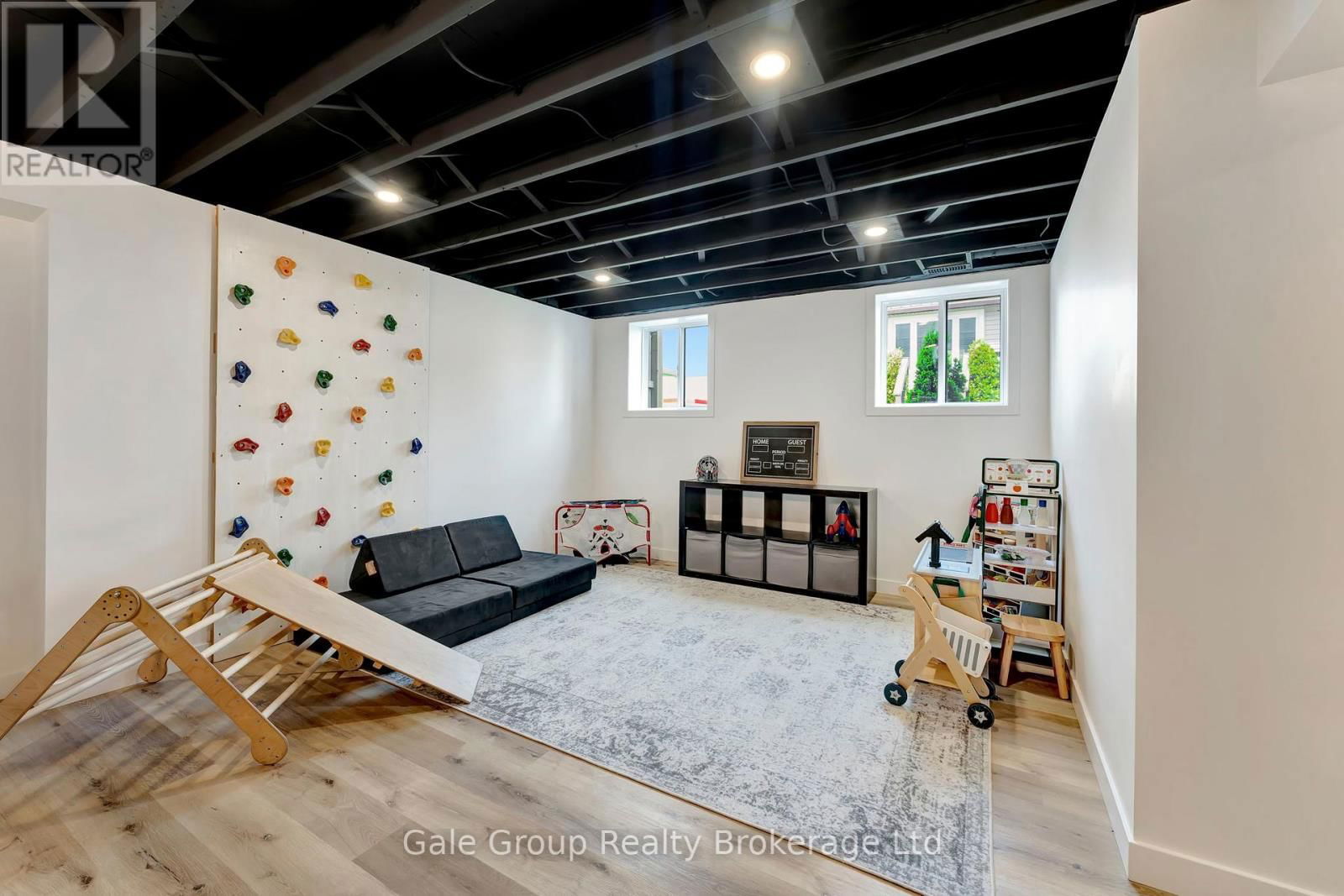 35 HENRY STREET Image 36