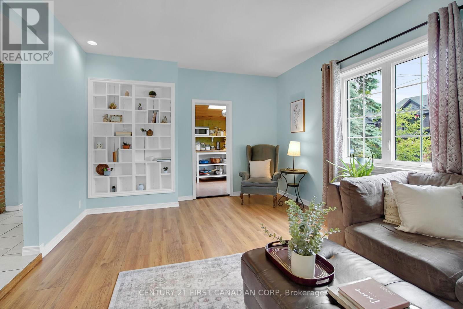 425 OLD WONDERLAND ROAD Image 12