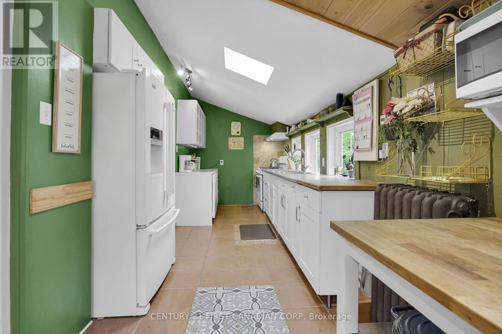 425 OLD WONDERLAND ROAD Image 14