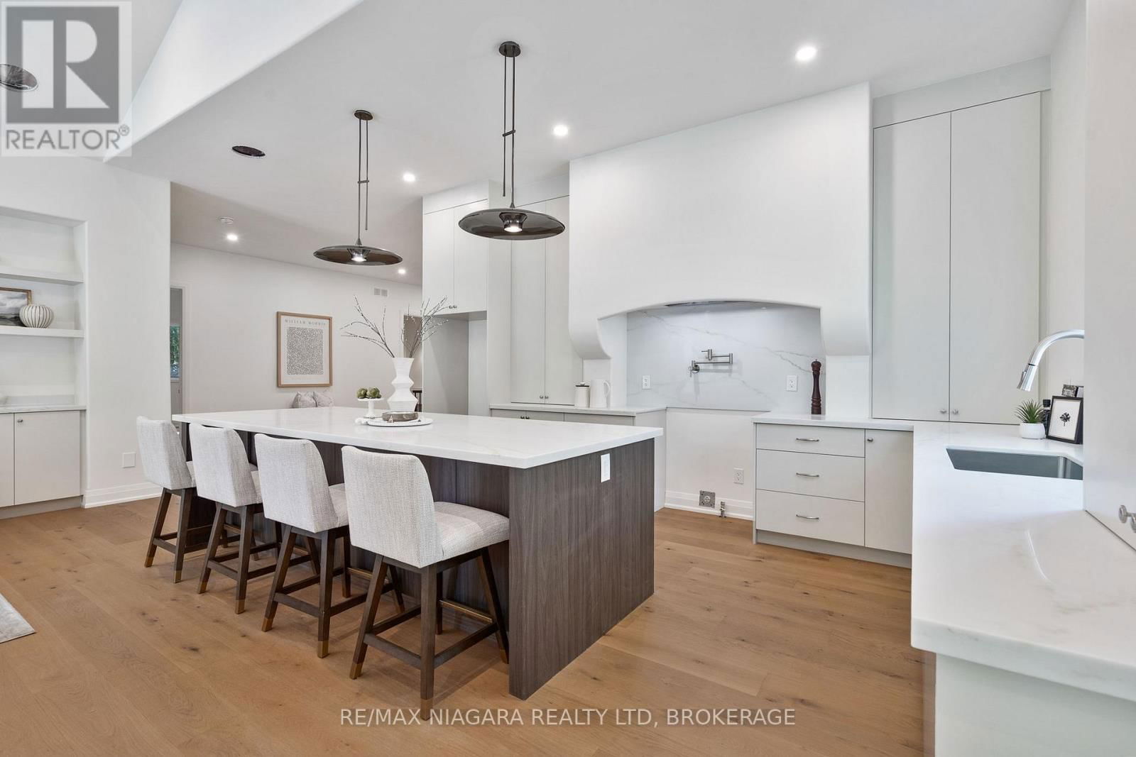 7 CIRCLE STREET Image 15