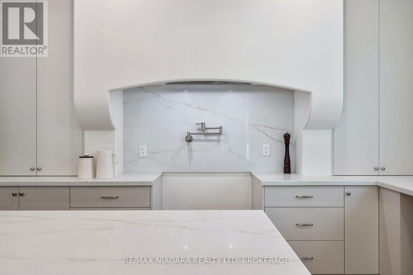 7 CIRCLE STREET Image 16
