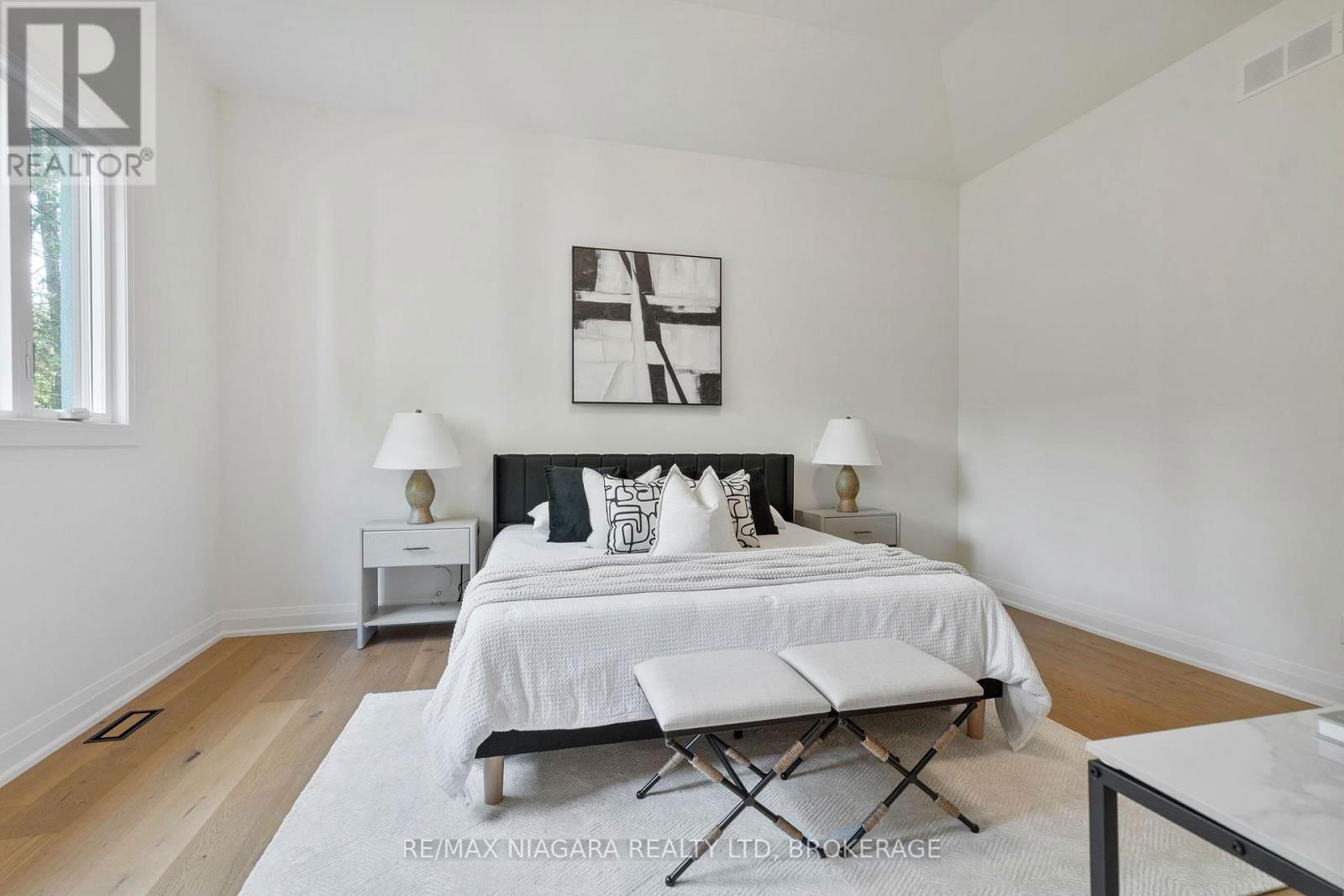 7 CIRCLE STREET Image 29