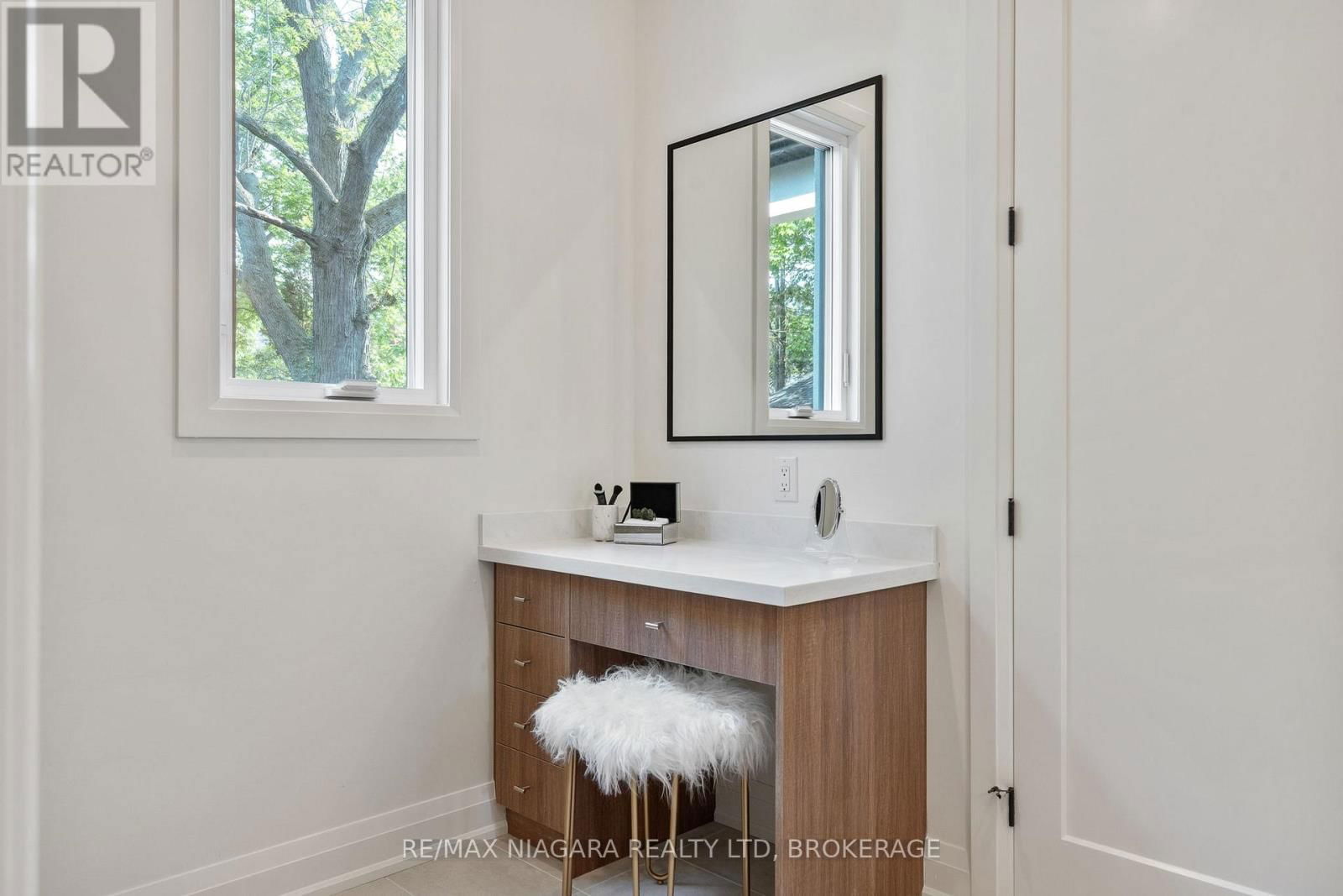 7 CIRCLE STREET Image 32