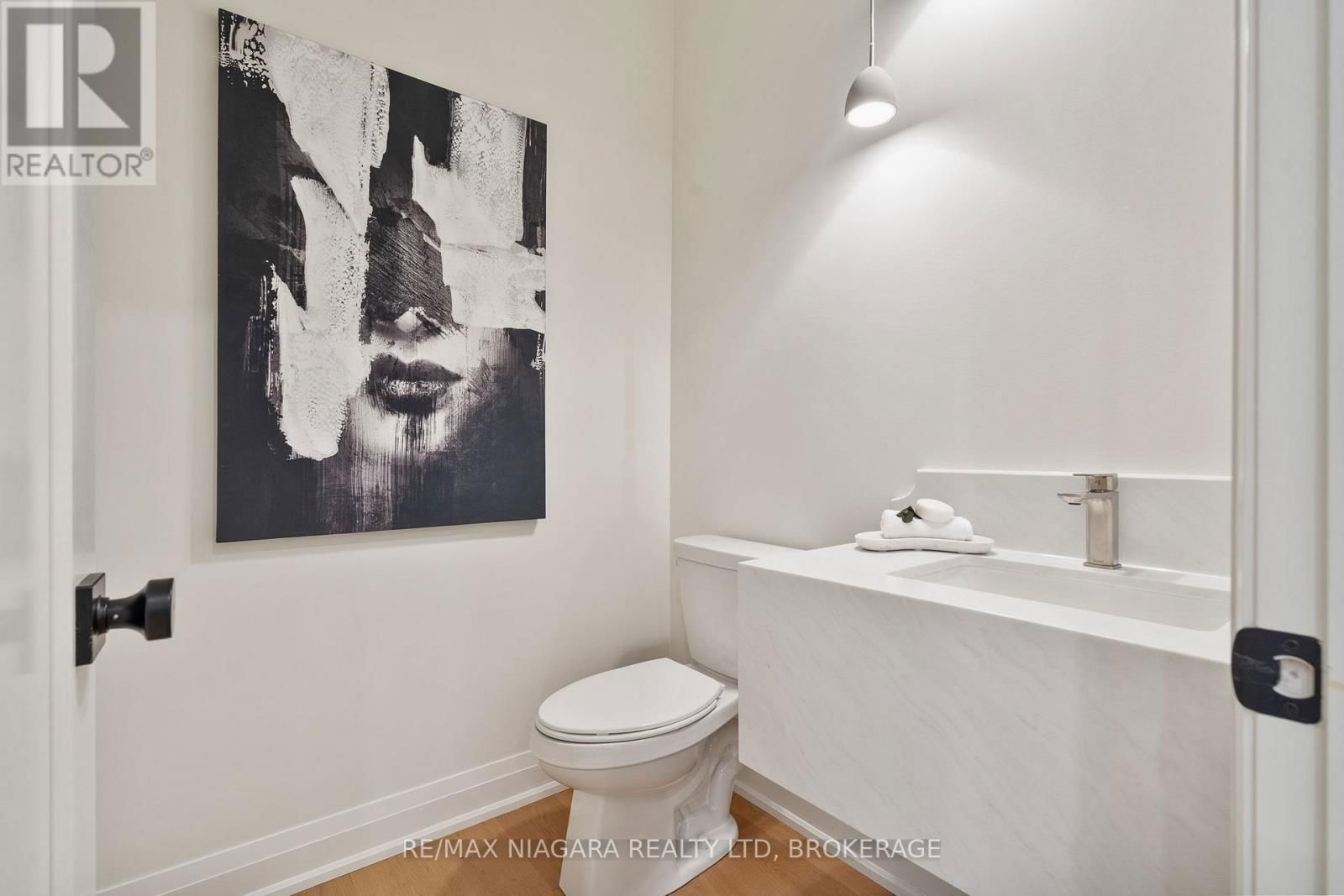7 CIRCLE STREET Image 34