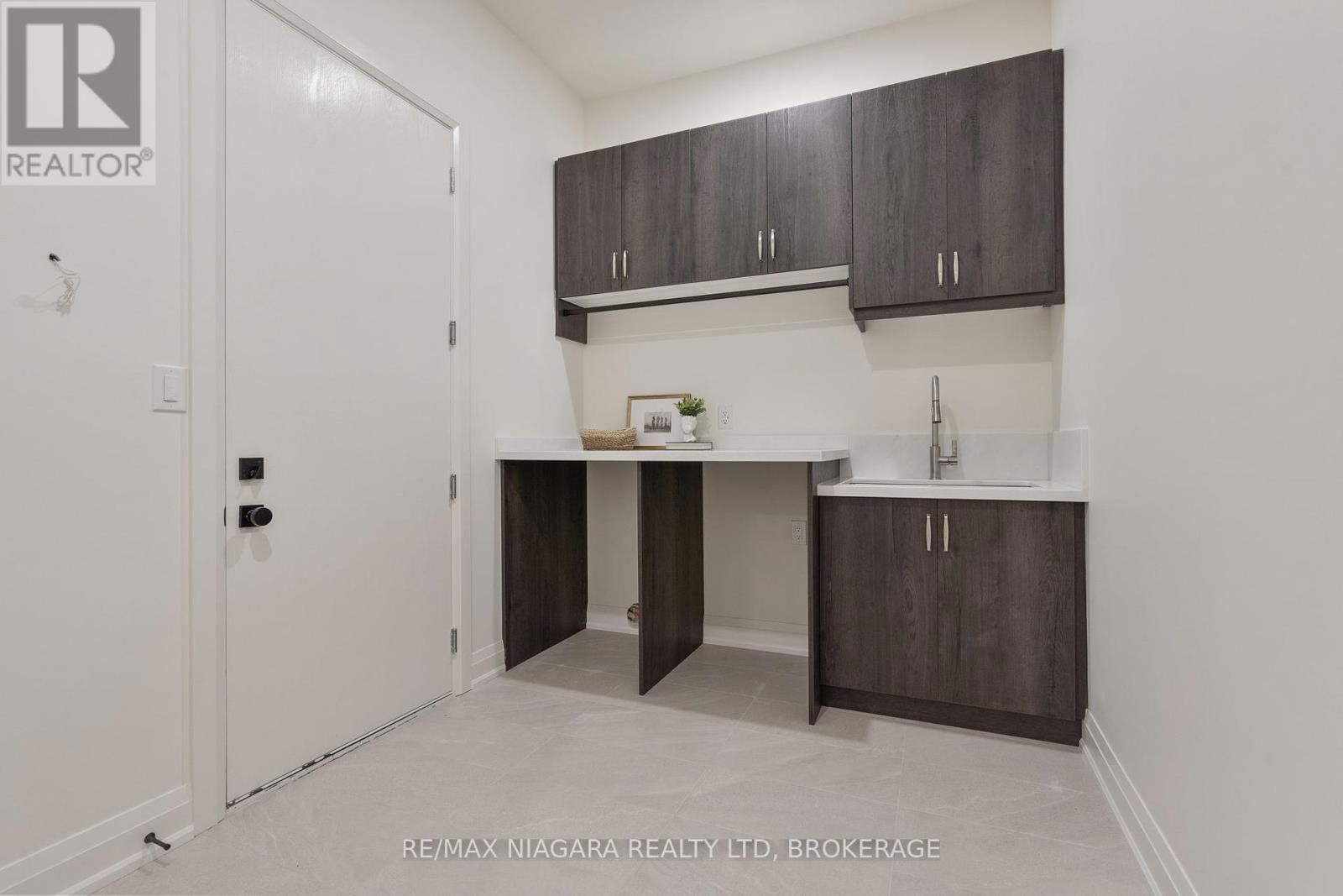 7 CIRCLE STREET Image 35