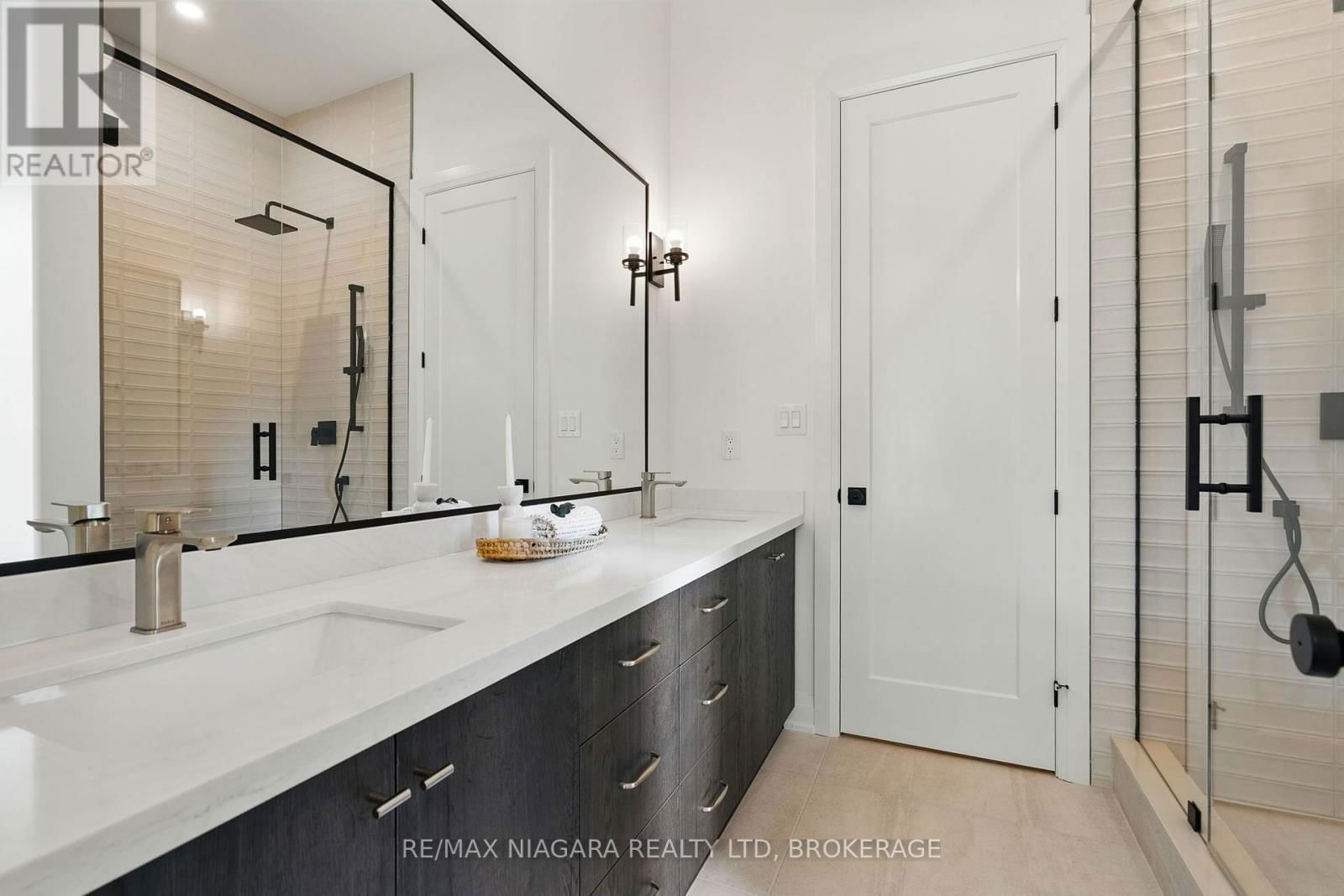 7 CIRCLE STREET Image 8